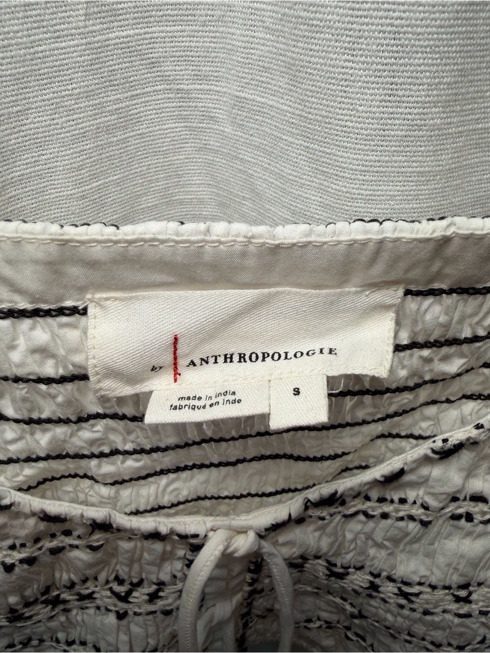 Anthropologie White Smocked
Embroidered Puff Sleeve Crop Top S - Picture 4 of 13